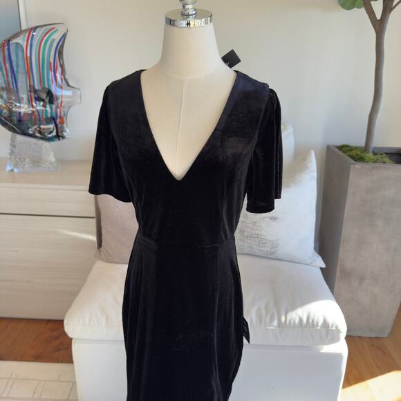 NWT Lulus Elegant Evenings Black Velvet Flutter Sleeve Trumpet Maxi Dress Size L - Picture 3 of 9